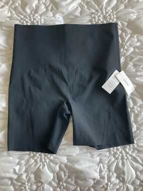 NWT SPANX High-Waist Black booty boost Shaping Shorts size L